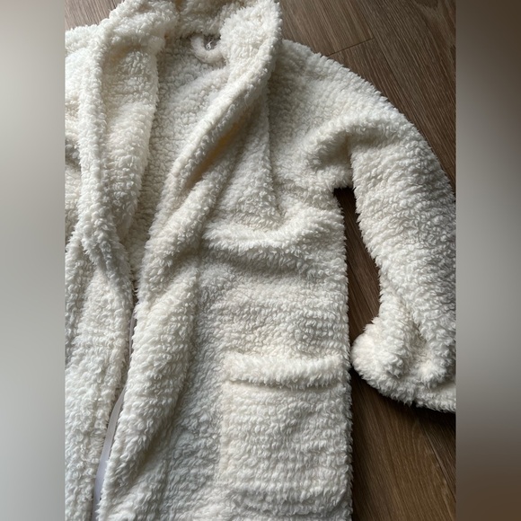 Pottery Barn Women's Teddy Bear Robe Bathrobe Sherpa white Size Small - Picture 3 of 4